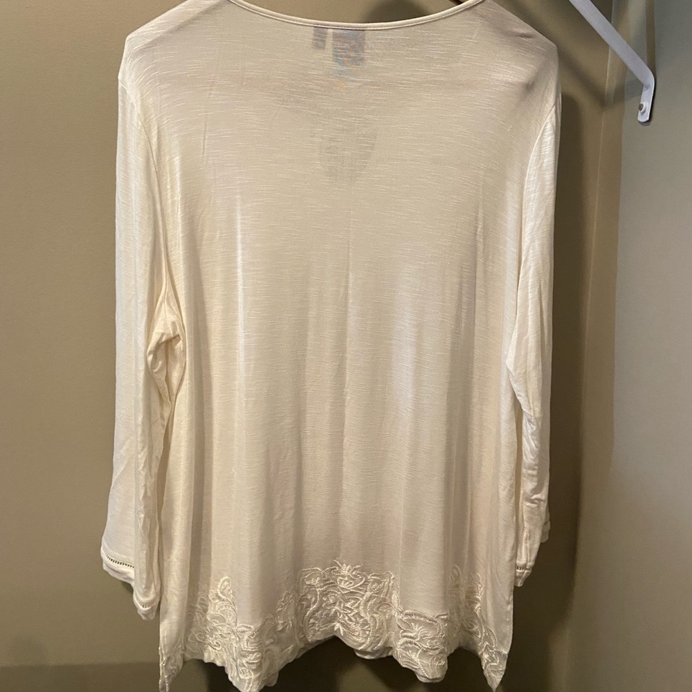 white blouse - Picture 2 of 3